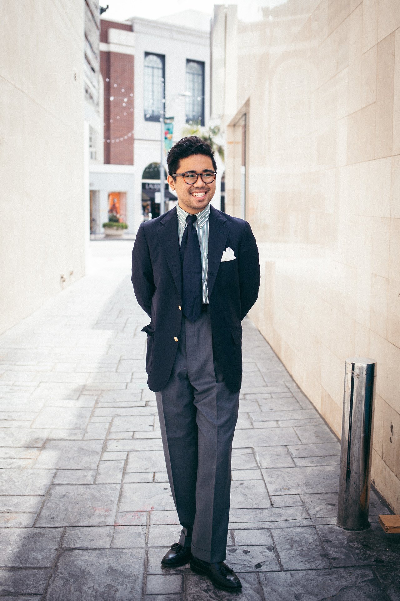 calça social cinza com blazer azul e sapato preto calça social cinza com blazer azul e sapato preto