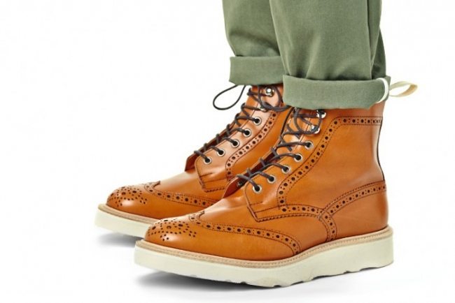 Bota brogue Trickers com solado plataforma branco