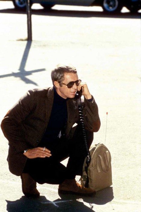 Steve McQueen com bota chukka Playboys