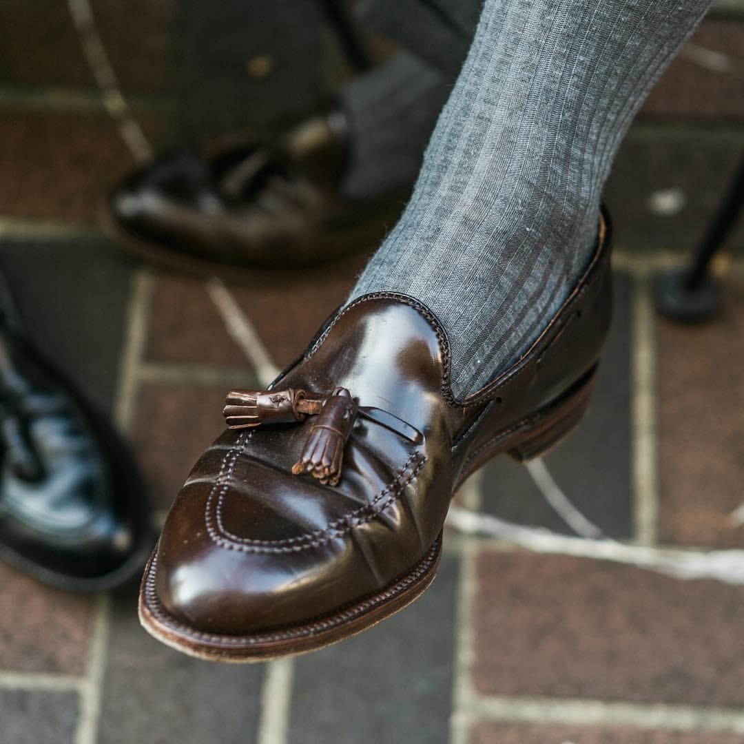 look masculino com tassel loafer em couro shell cordovan
