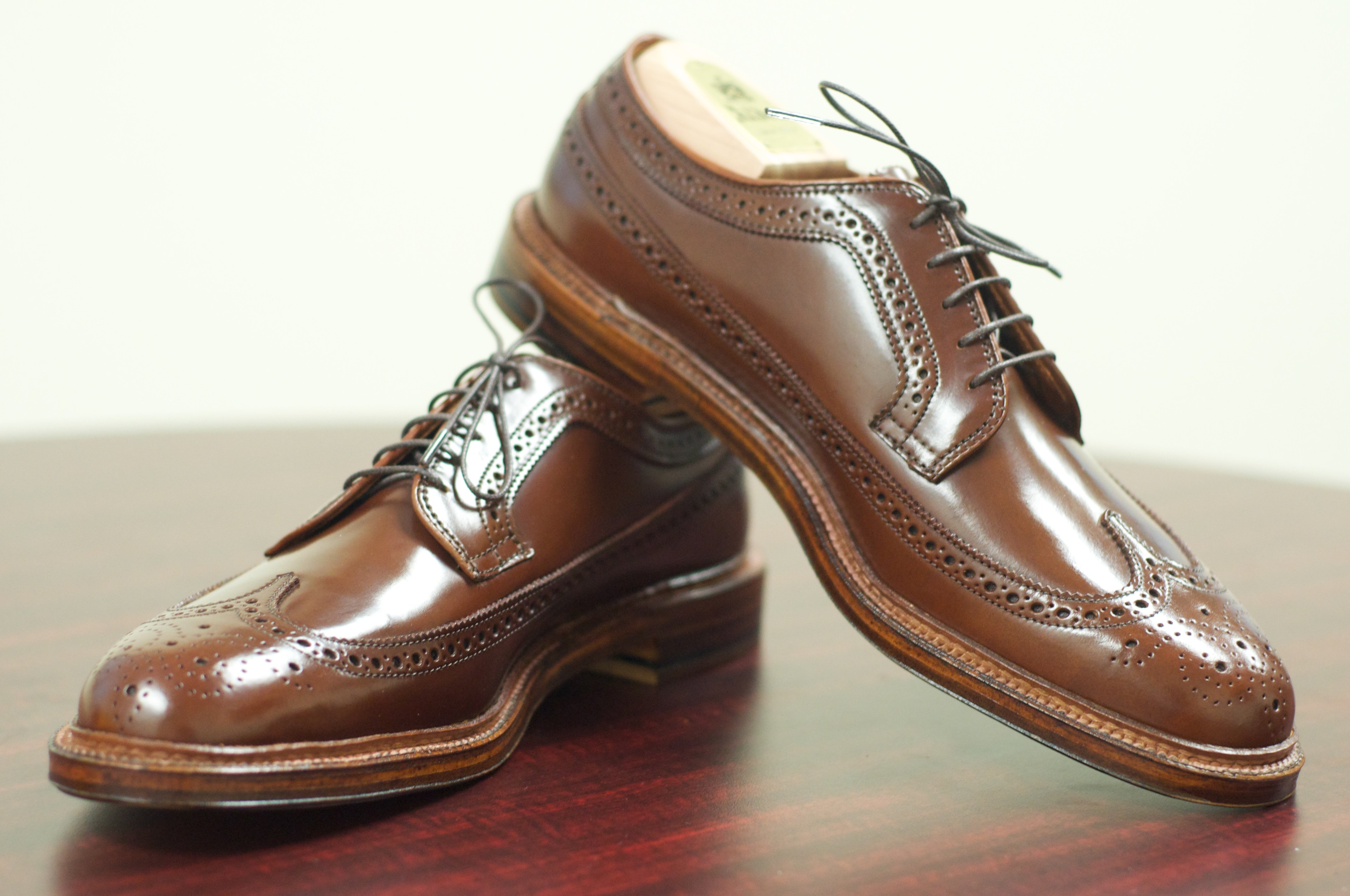 sapatos brogue marrom em couro shell cordovan