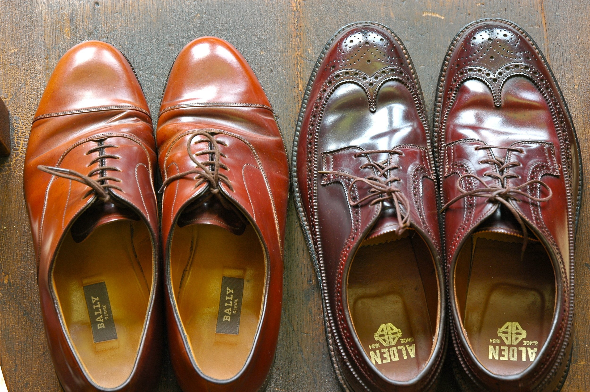 sapato brogue em couro shell cordovan