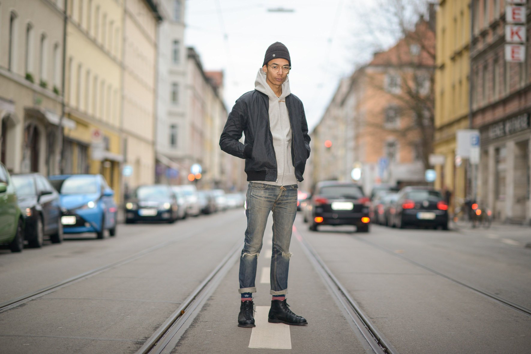 gorro masculino com calça jeans