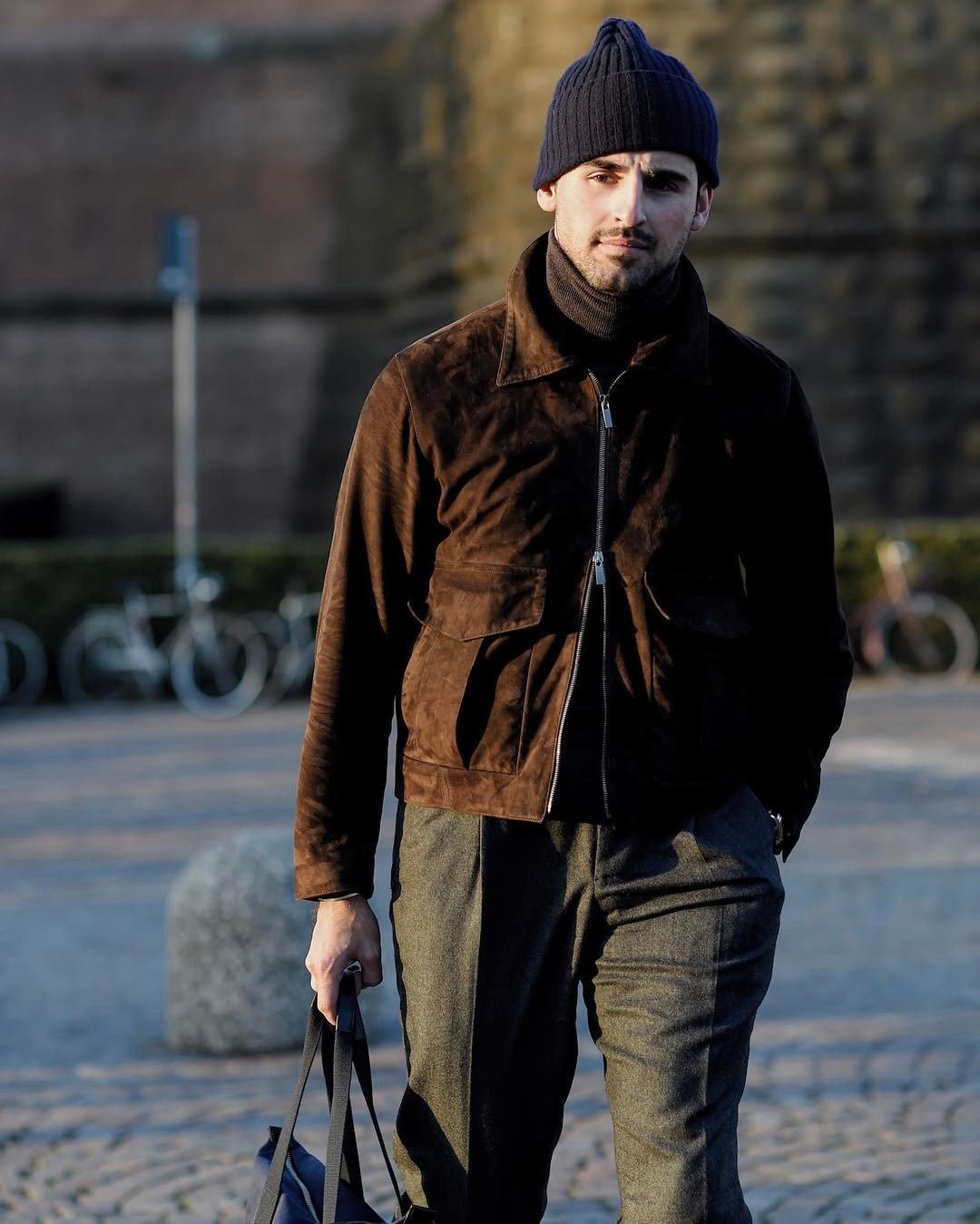 gorro masculino azul azul marinho com jaqueta de couro