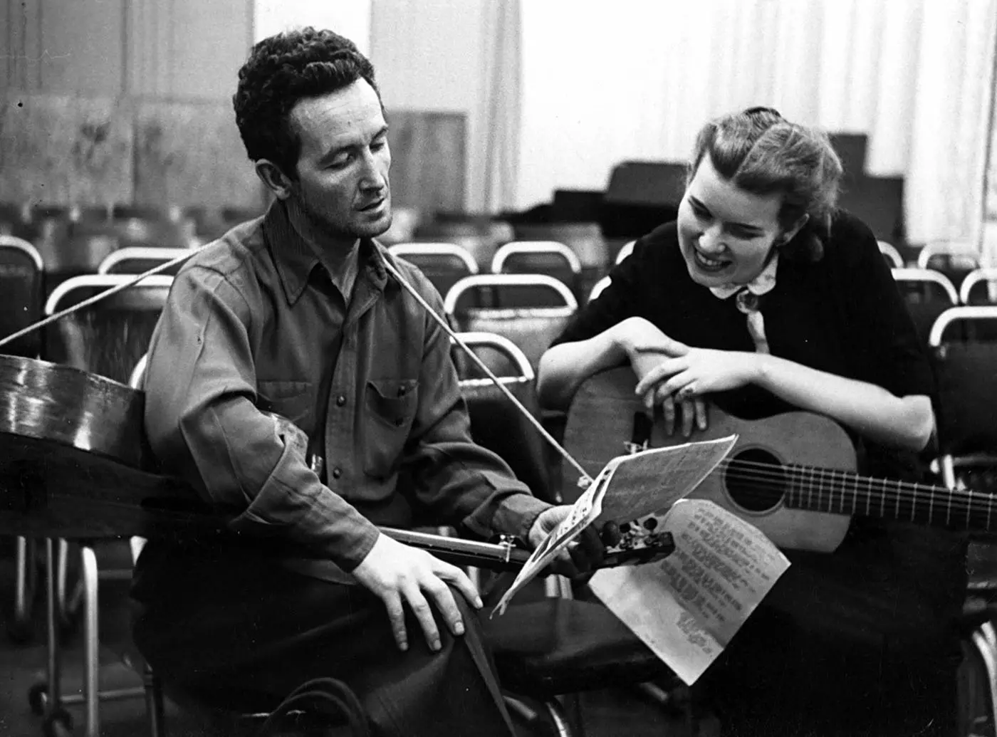 Woody Guthrie: O Legado do Cantor e Compositor