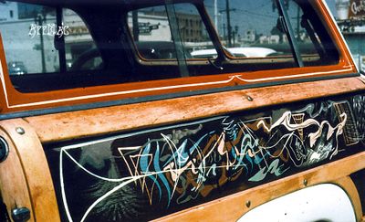Carro customizado com pinstripe por Von Dutch