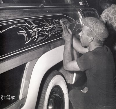 Carro customizado com pinstripe por Von Dutch