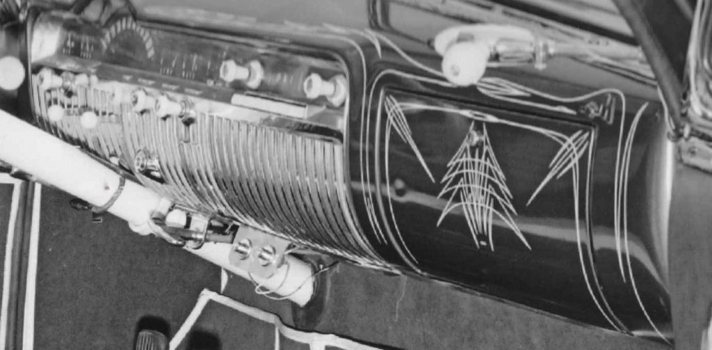 Carro customizado com pinstripe por Von Dutch
