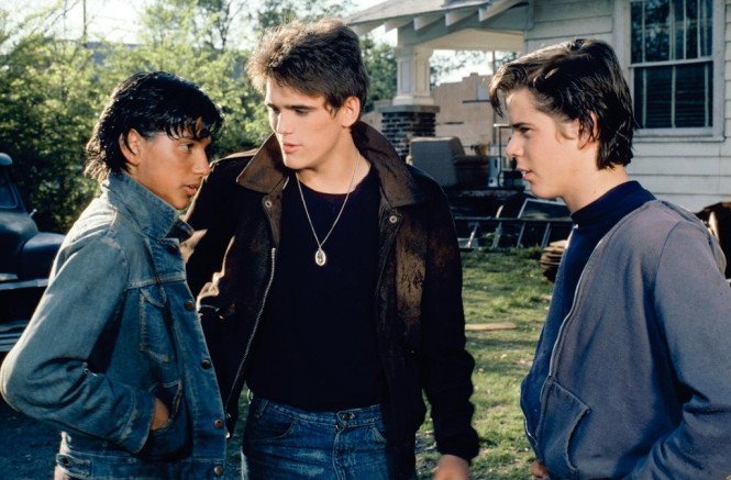 Ralph Macchio, Matt Dillon e Thomas Howell em The Outsiders Ralph Macchio, Matt Dillon e Thomas Howell em The Outsiders